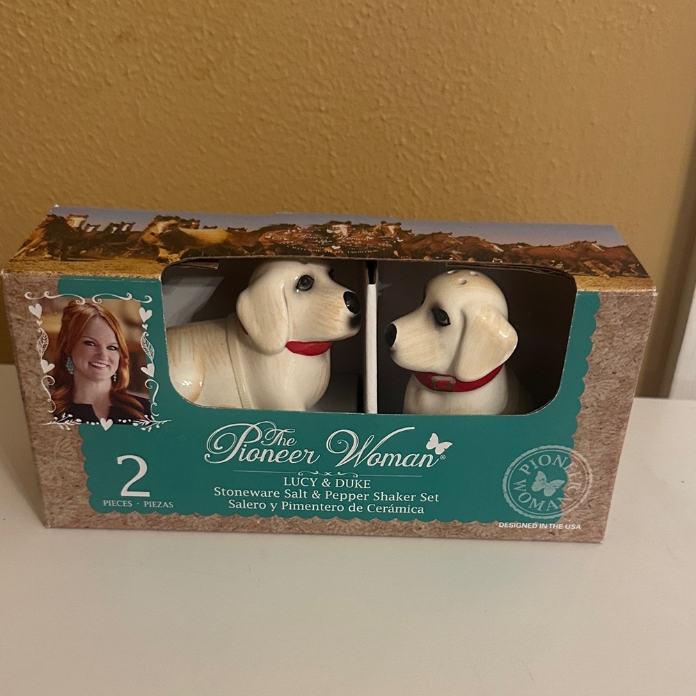 The pioneer woman Lucy & duke salt and pepper shaker set new